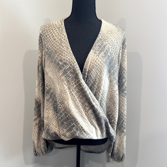 CY FASHION Tops - Gray Snake Print Wrap Top